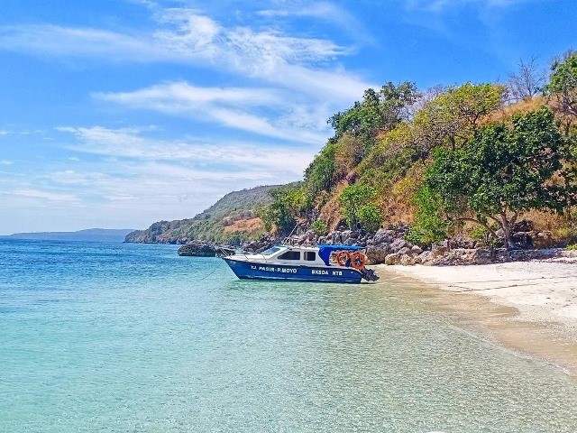 Pantai Tanjung Pasir dan Pantai Raja Sua